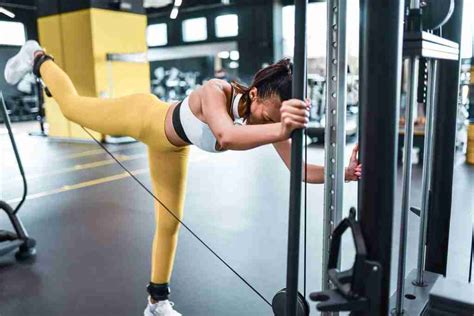 Glute Kickback Machine: How to, Benefits, Pro Tips,。